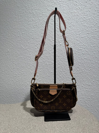Louis Vuitton Multi Pochette Accessoires – Monogram mit rosa Schulterriemen
