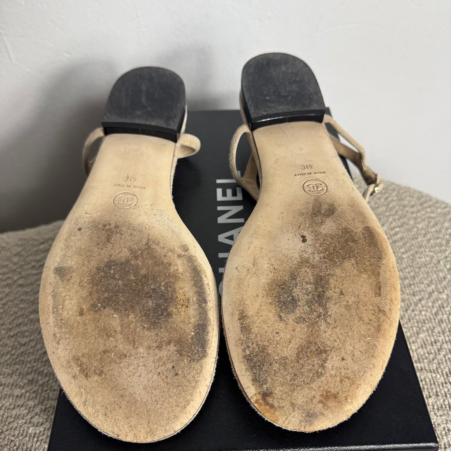 Chanel Camellia Thong Sandalen – Gr. 41