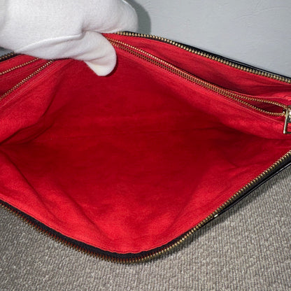 Louis Vuitton Coussin MM Vernis Schwarz / Rot mit weißem Kettenriemen