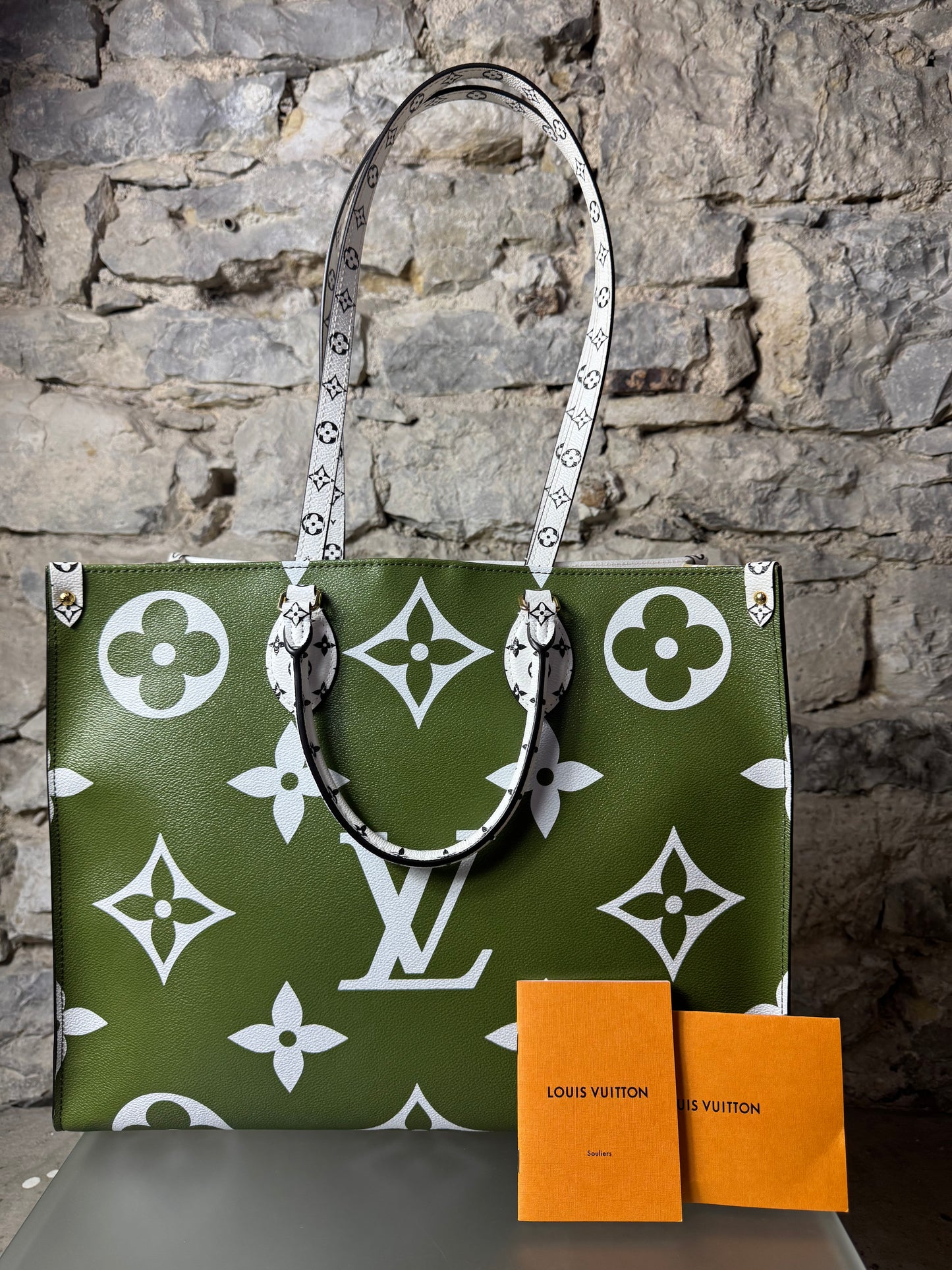 Louis Vuitton Onthego GM – Giant Monogram Limited Edition