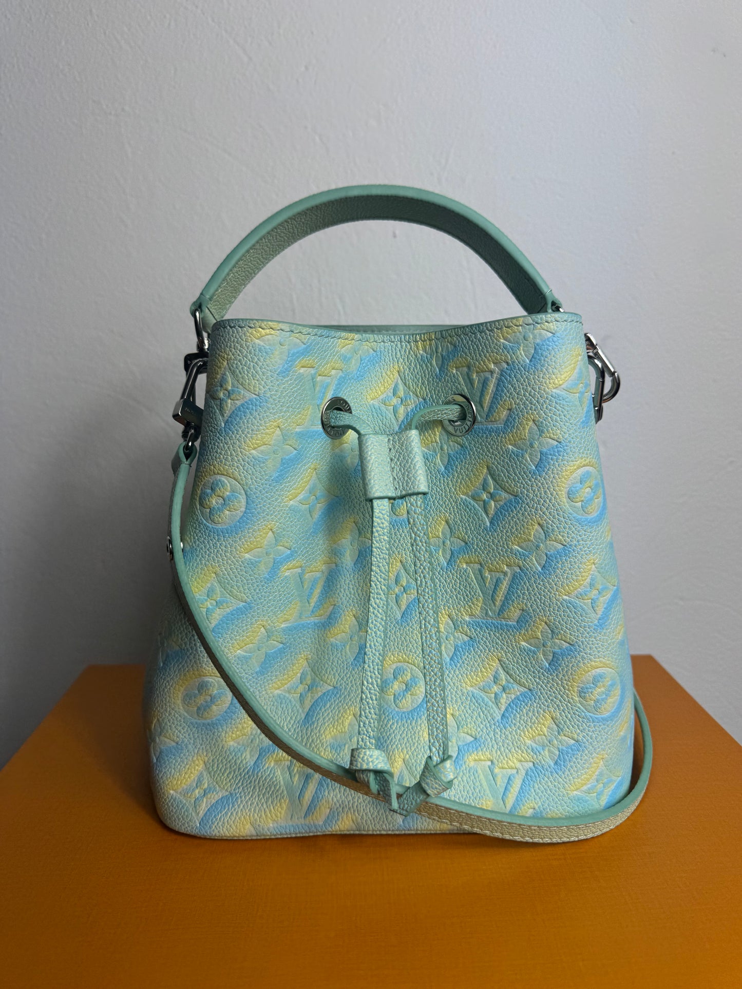 Louis Vuitton Néonoé BB – Monogram Empreinte „Summer Stardust“