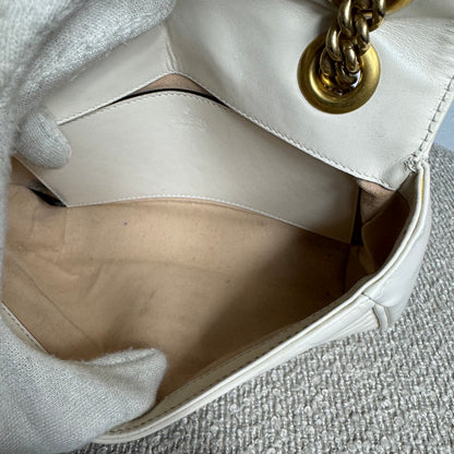 Gucci GG Marmont Kleine Schultertasche – Weiß