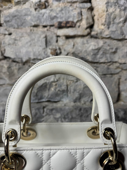 Mittelgroße Lady Dior Tasche Cannage Lammleder in Latte