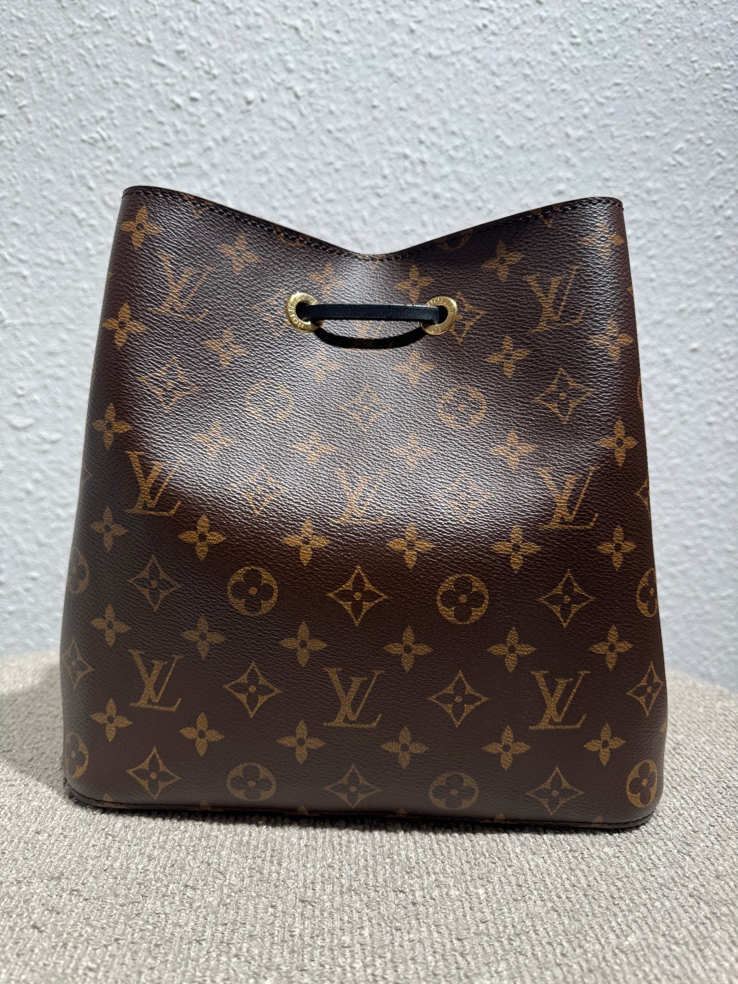 Louis Vuitton NéoNoé Monogram – Schwarz