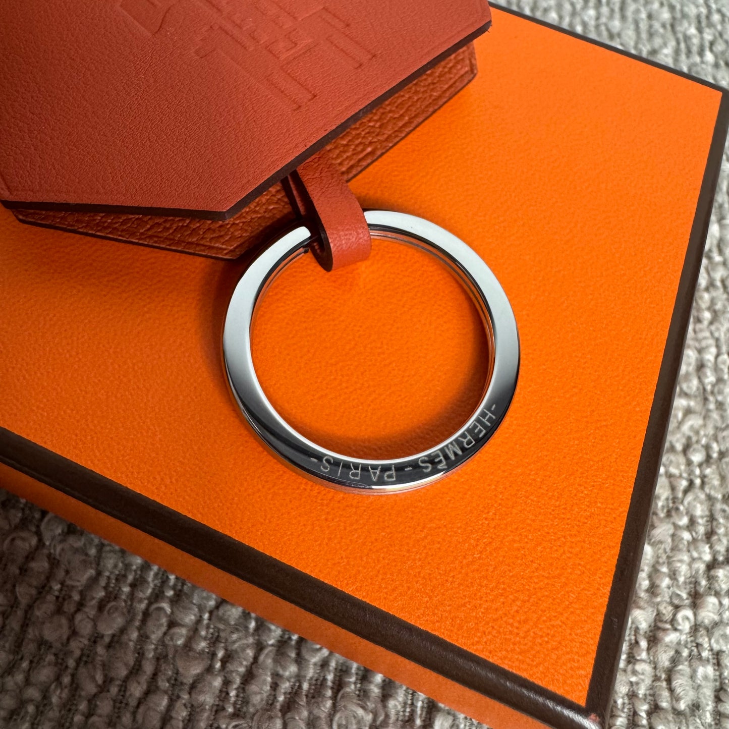 Hermès 2024 Year Gift Crochet Key Ring Bag Charm Braun
