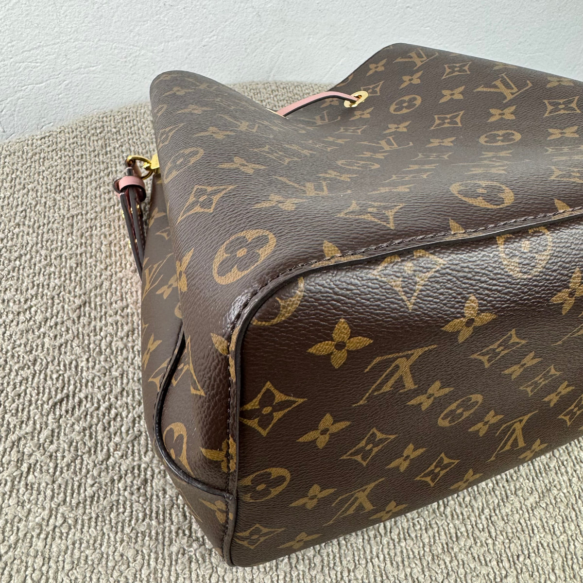 Louis Vuitton NéoNoé MM – Monogram Canvas / Rosa