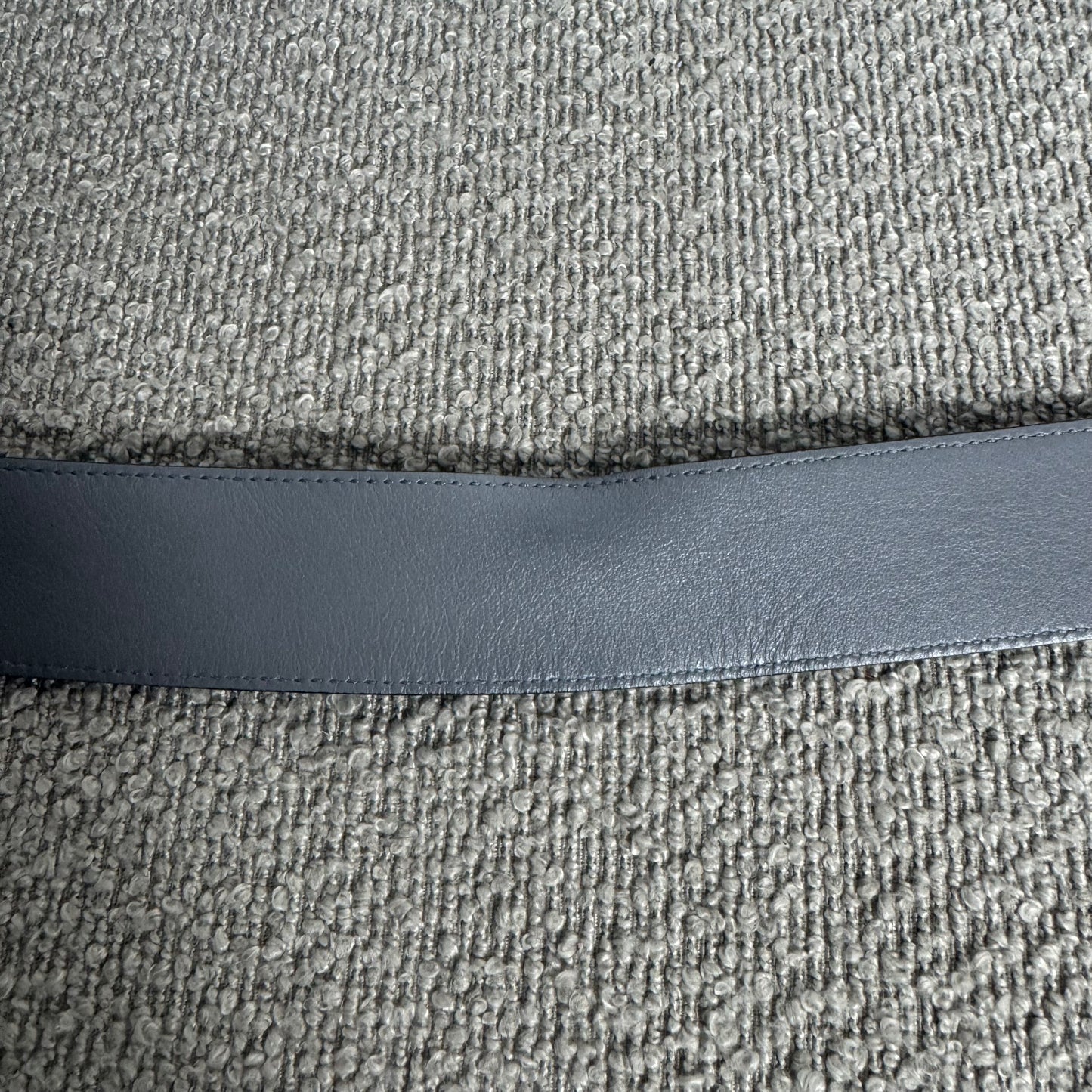 Gucci GG Marmont Gürtel Grau mit goldener GG-Schnalle