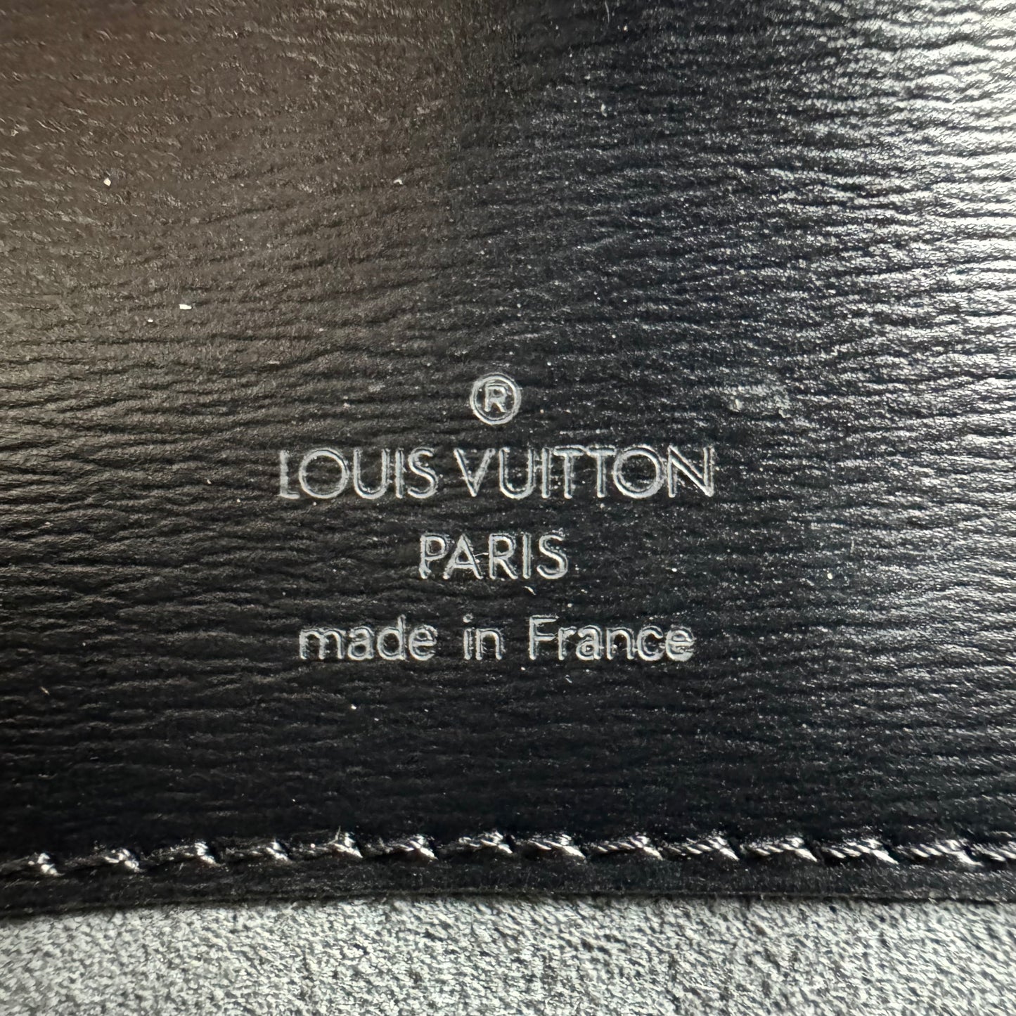 Louis Vuitton Buci Schultertasche – Epi Leder Schwarz