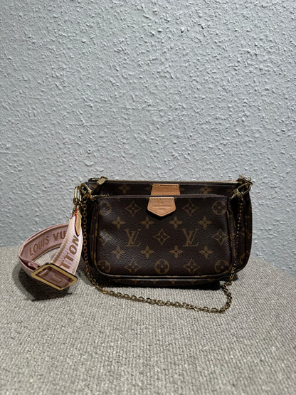 Louis Vuitton Multi Pochette Accessoires – Monogram mit rosa Schulterriemen