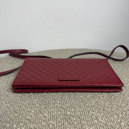 Gucci Microguccissima Geldbörse mit Riemen – Rot