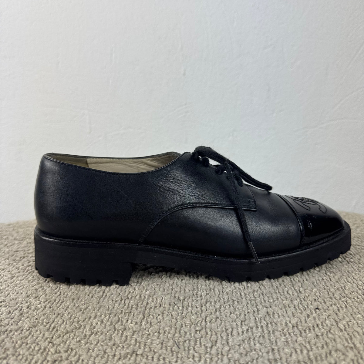 Chanel Cap-Toe Leder Schnürschuhe – Schwarz – Größe 37,5