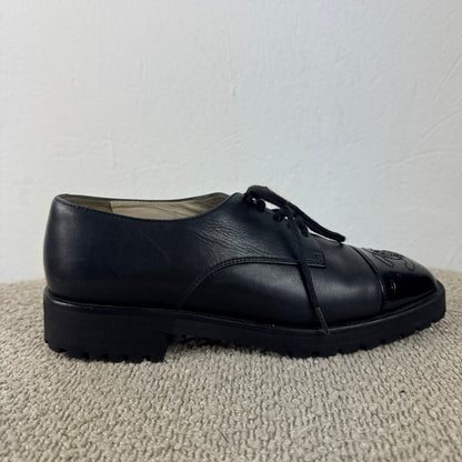 Chanel Cap-Toe Leder Schnürschuhe – Schwarz – Größe 37,5