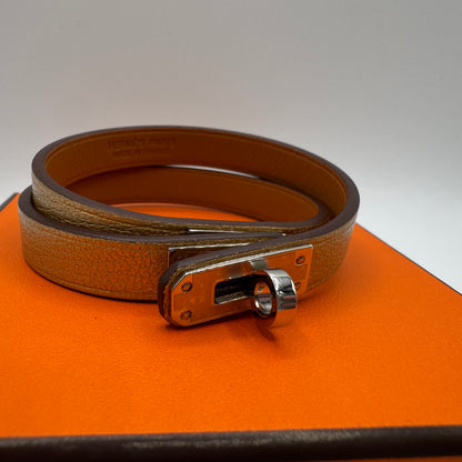 Hermès Mini Kelly Double Tour Bracelet – Goldfarben / Silber
