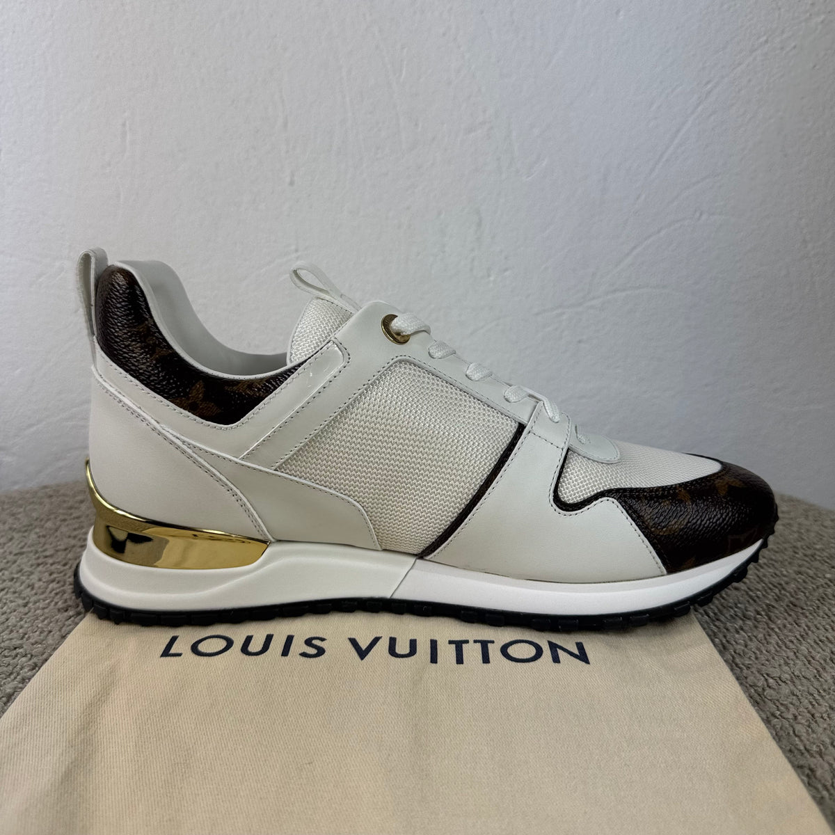 Louis Vuitton Run Away Sneaker – Weiß / Monogram – Größe 38,5