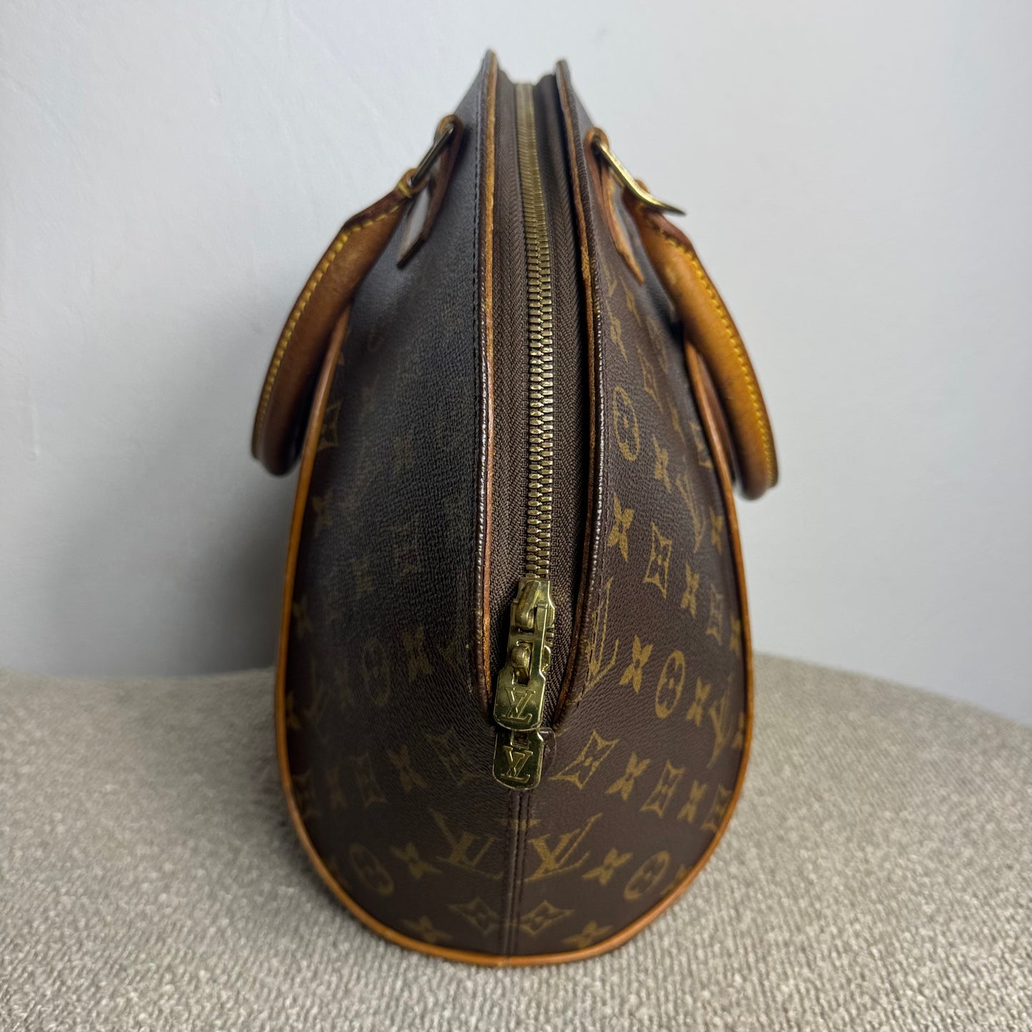 Louis Vuitton Ellipse MM – Monogram Canvas