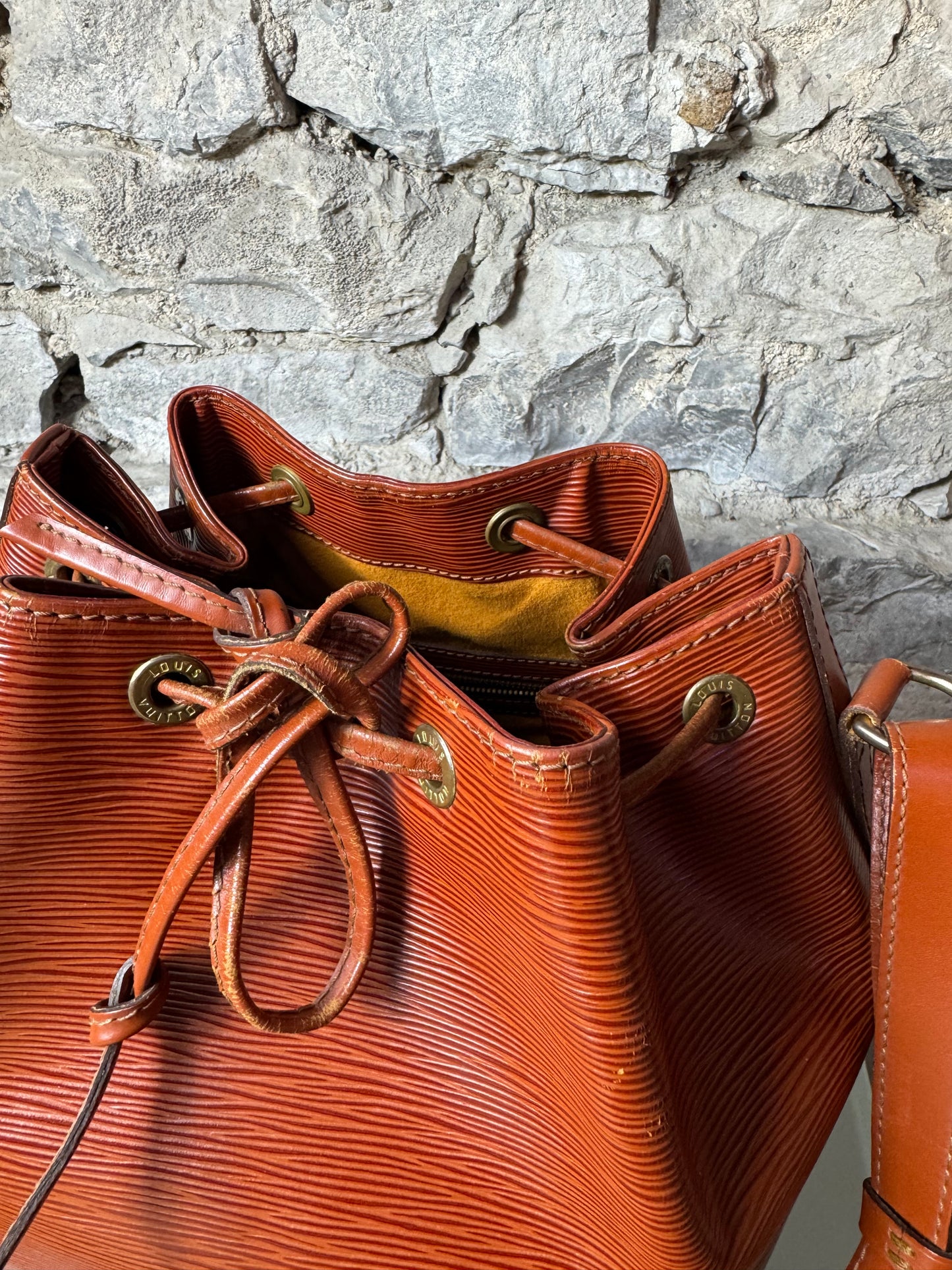 Louis Vuitton Noé Grande Epi Leder Braun – Vintage