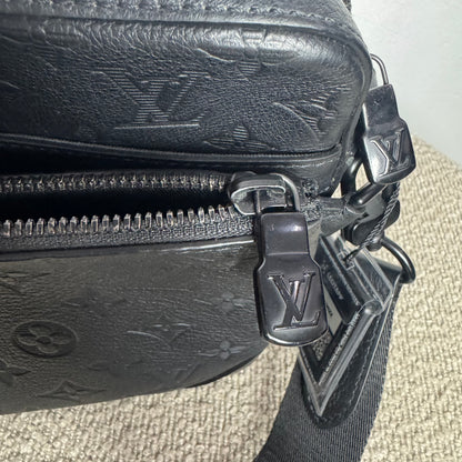 Louis Vuitton Trio Messenger Monogram Shadow Leder