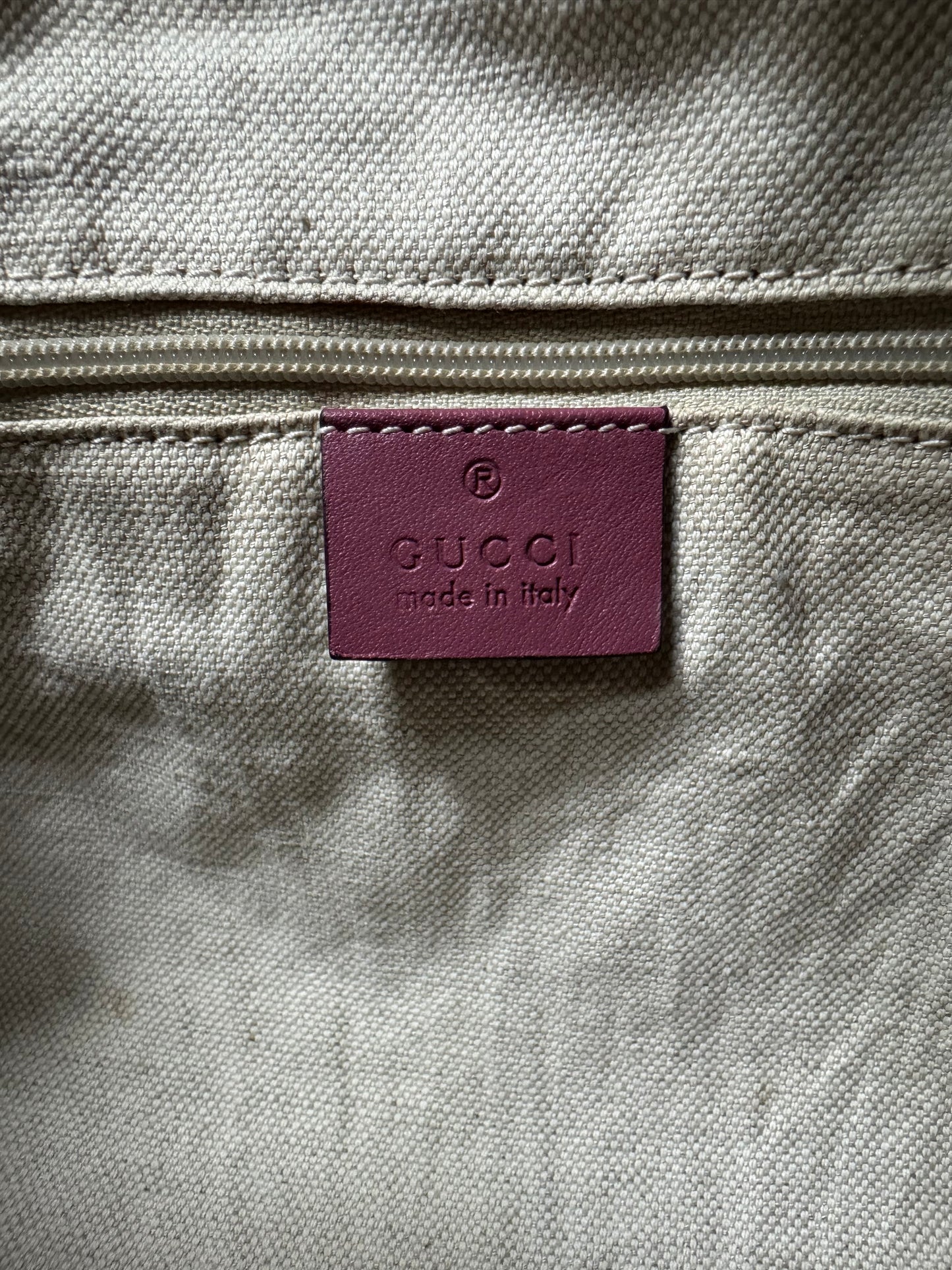 GUCCI Sukey Medium GG Canvas – Beige & Rosa