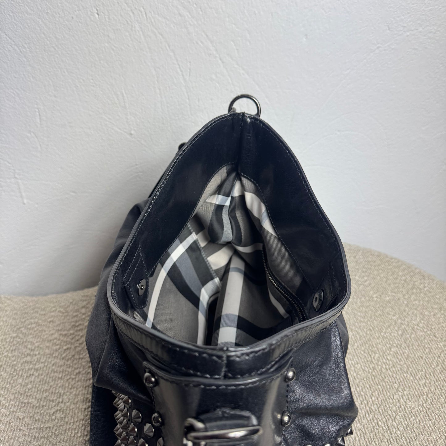 Burberry Studded Susanna Bucket Bag Leder - Schwarz