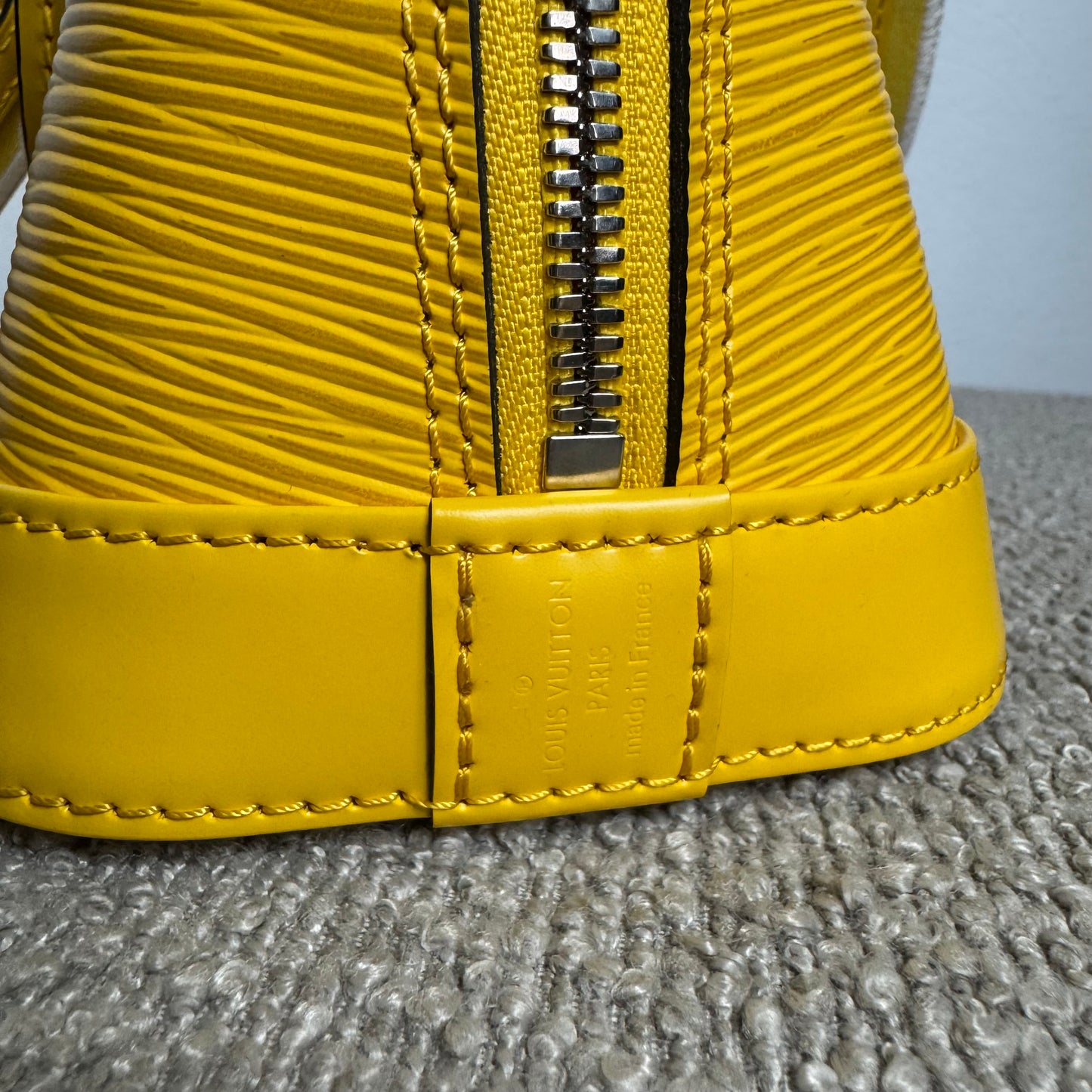 Louis Vuitton Alma BB Epi Leder Gelb