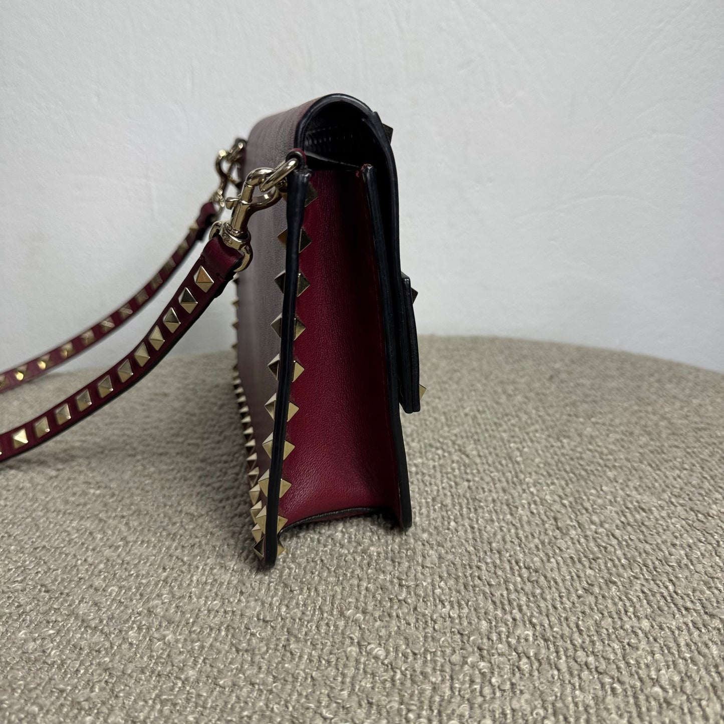 Valentino Garavani Rockstud Leder Flap Bag – Burgundy