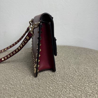 Valentino Garavani Rockstud Leder Flap Bag – Burgundy