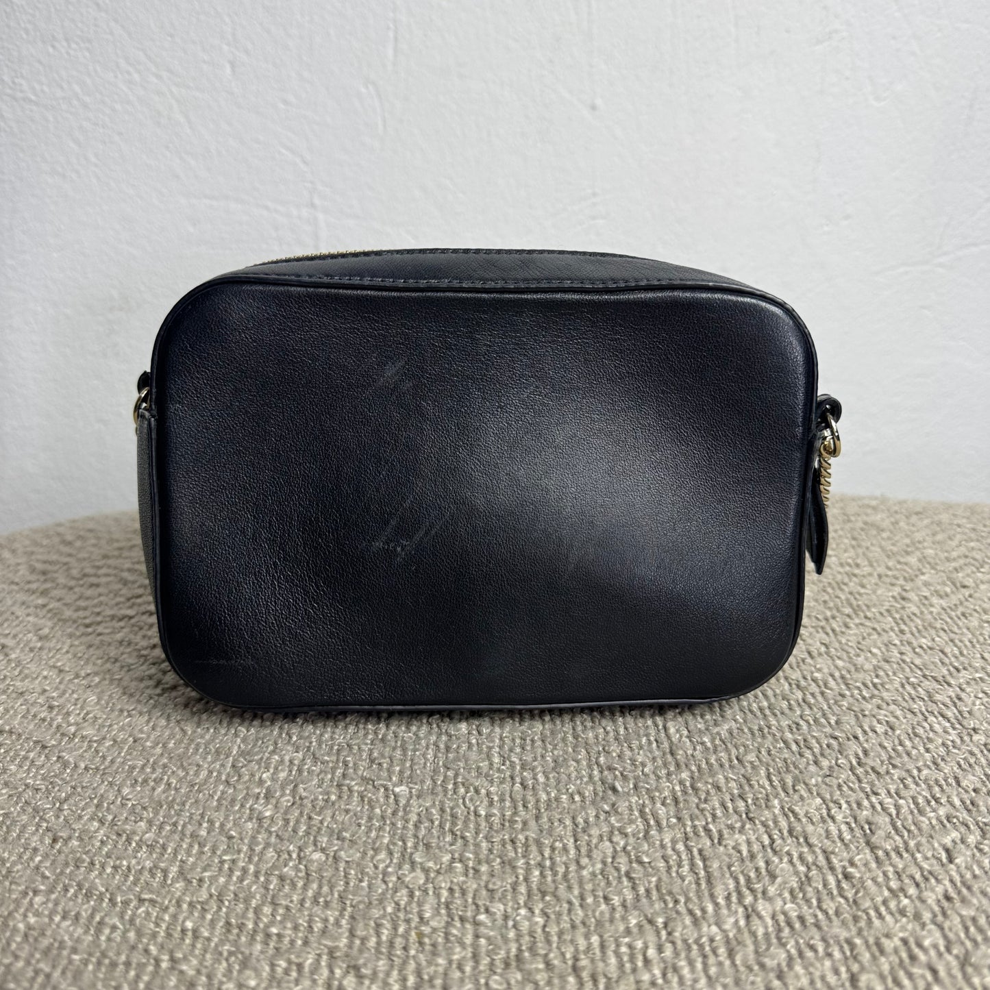 Jimmy Choo „Hali“ Grained Leather Camera Bag Schwarz