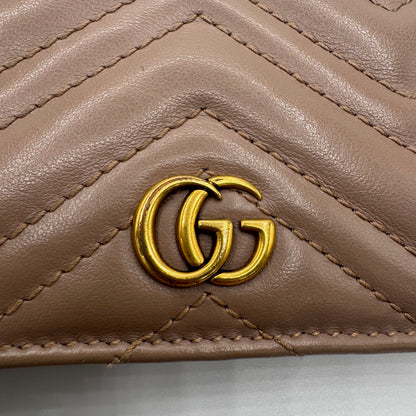 Gucci GG Marmont Kompakt-Geldbörse – Matelassé Leder Taupe
