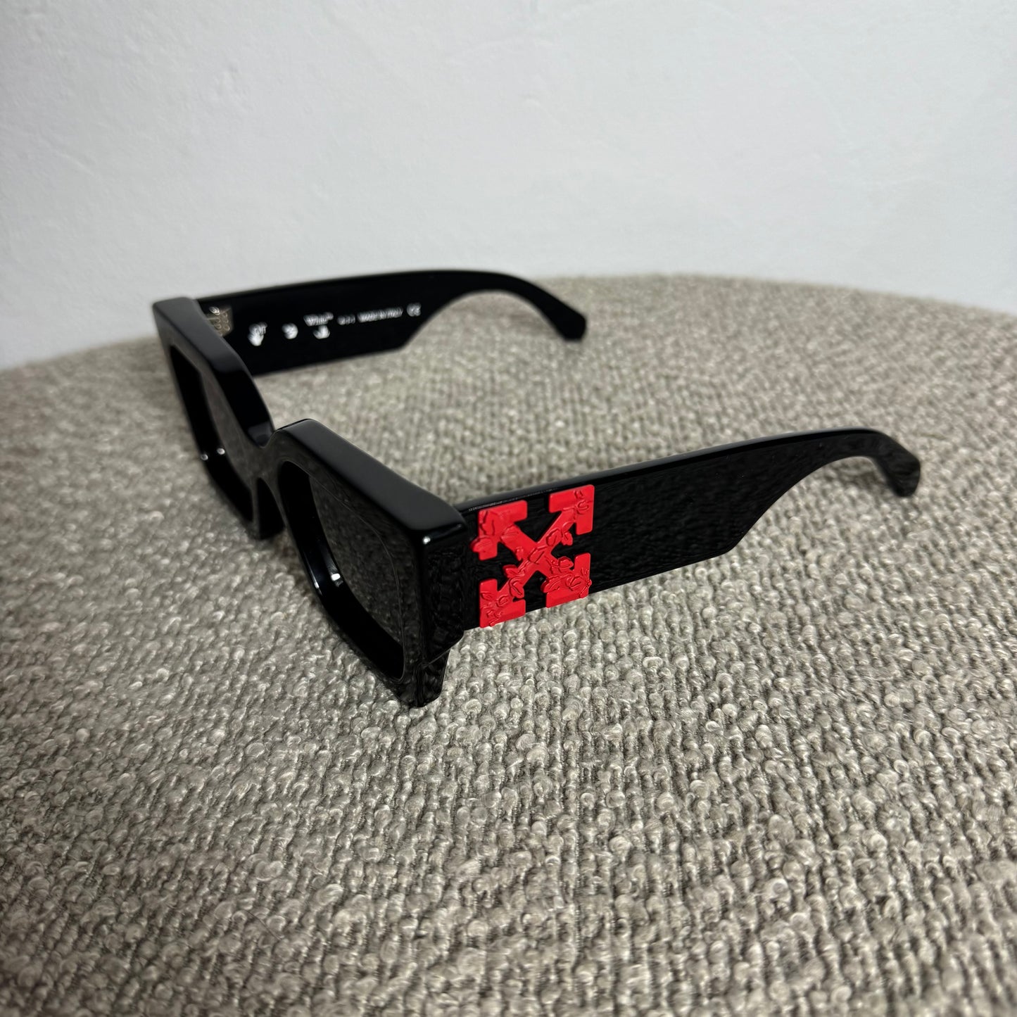Off-White „Virgil“ Sunglasses (Black/Red)