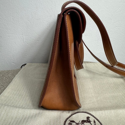 Hermès Halzan 31 Gold Leder