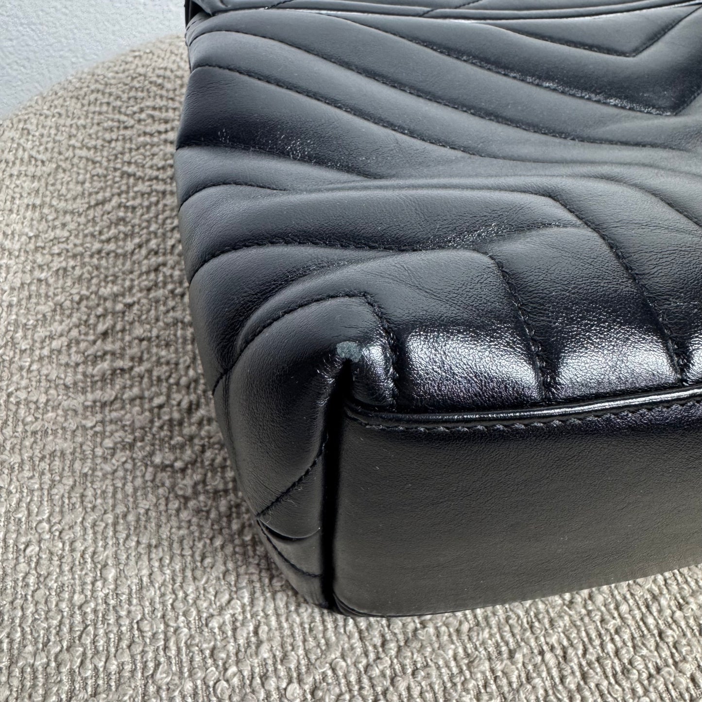Saint Laurent Loulou Medium Matelassé aus Lammleder Schwarz