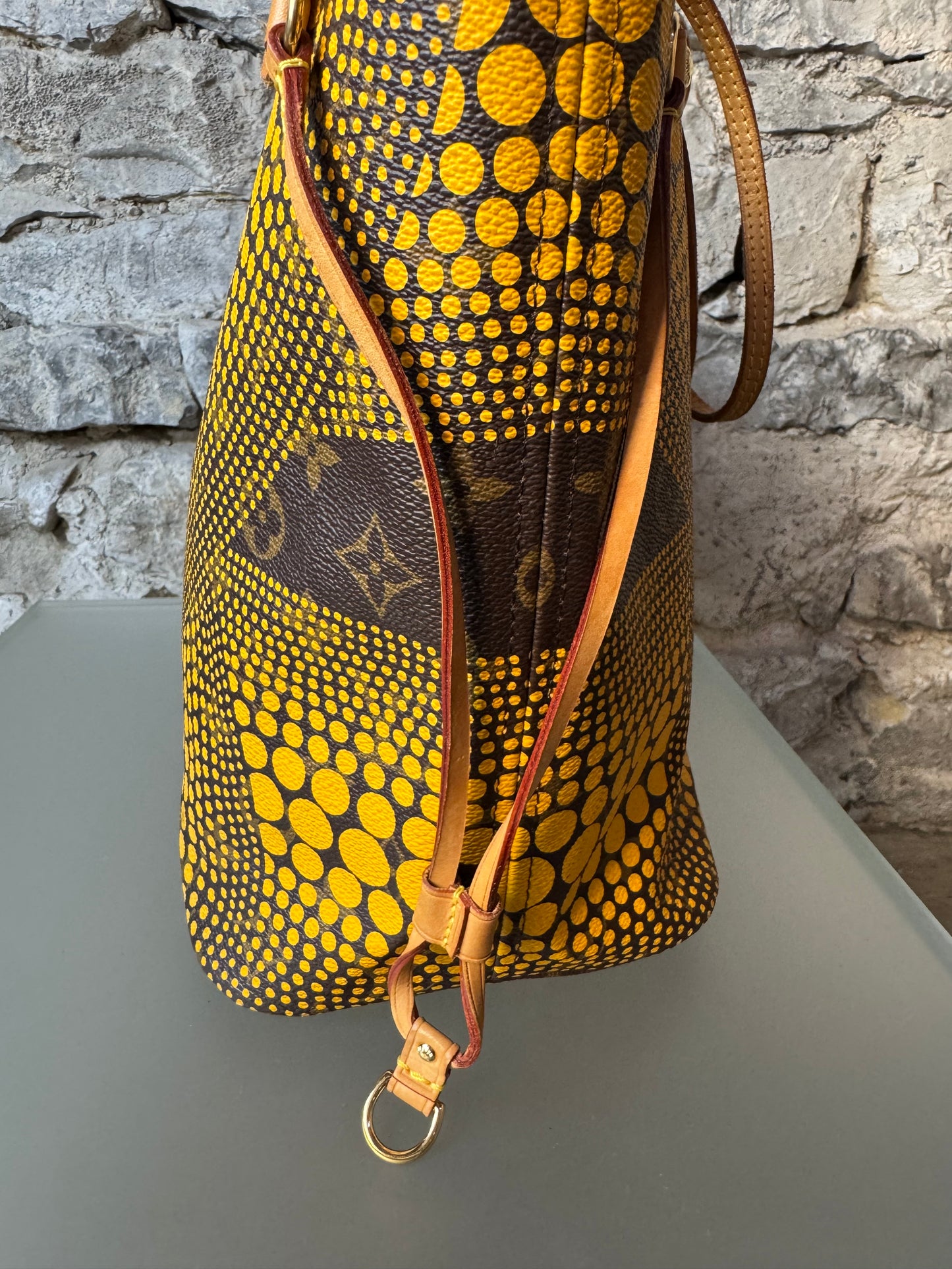Louis Vuitton x Yayoi Kusama Neverfull – Monogram Dots Limited Edition