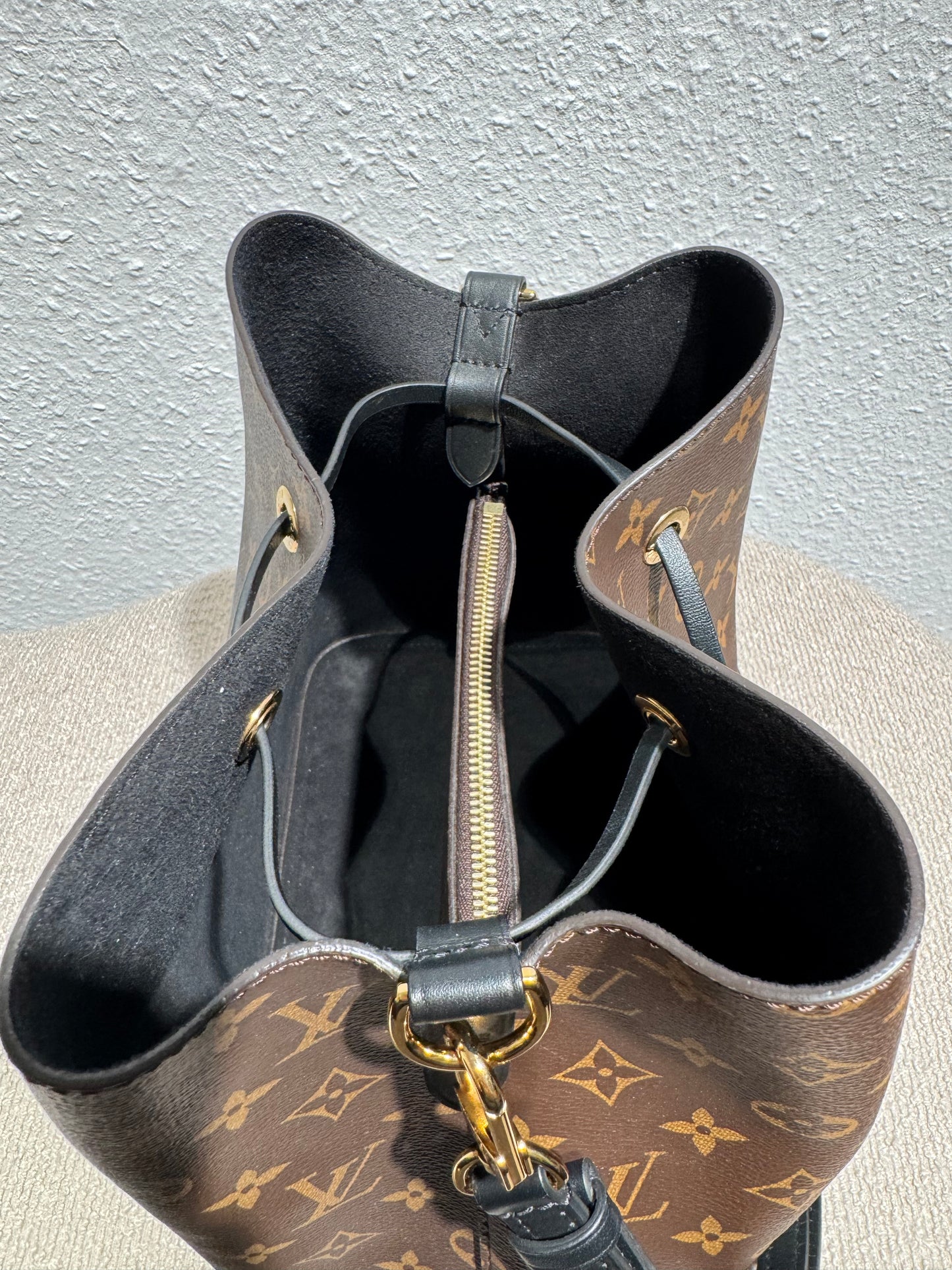 Louis Vuitton NéoNoé Monogram – Schwarz