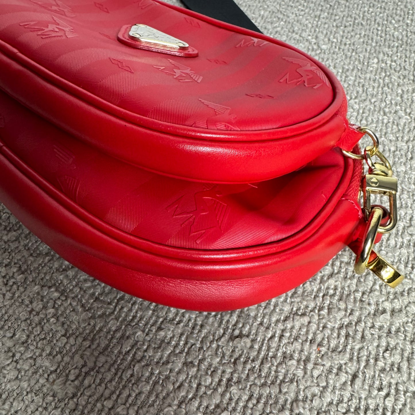 Maison Mollerus Gams Cherry Red Umhängetasche