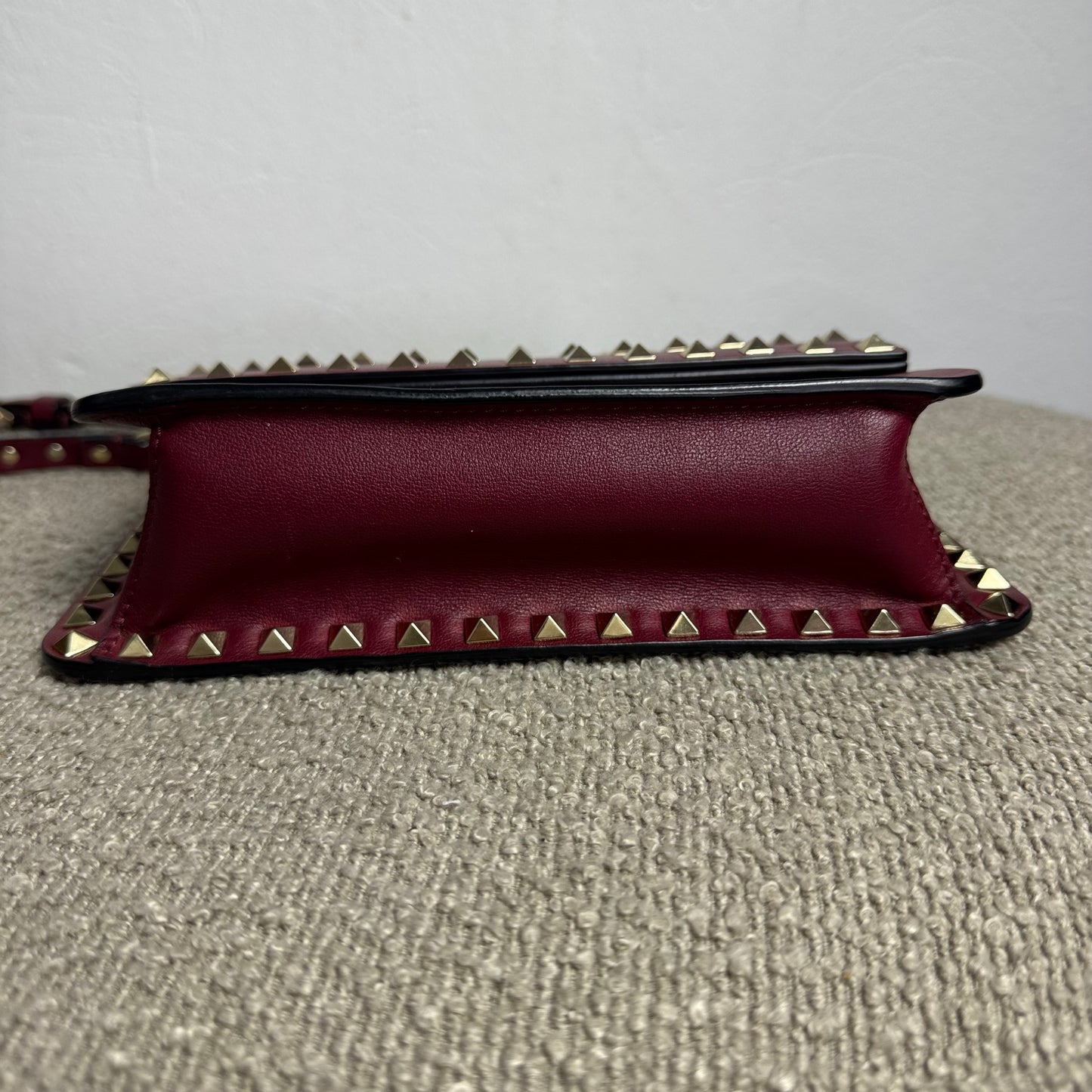 Valentino Garavani Rockstud Leder Flap Bag – Burgundy