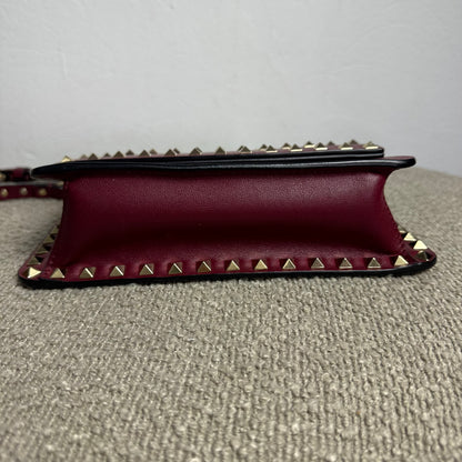 Valentino Garavani Rockstud Leder Flap Bag – Burgundy