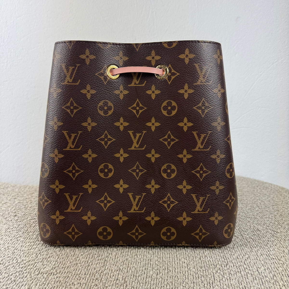 Louis Vuitton NéoNoé MM – Monogram Canvas / Rosa