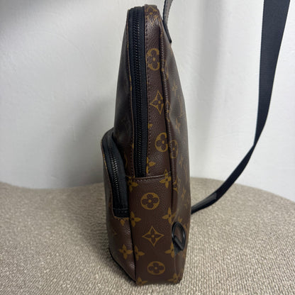 Louis Vuitton Avenue Sling Bag – Monogram