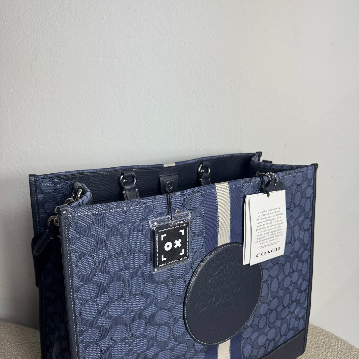 Coach Dempsey Tote 40 in Signature Jacquard – Neu
