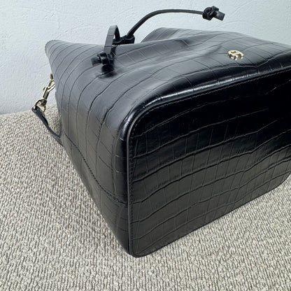 Aigner Beuteltasche – Schwarzes Leder mit Kroko-Prägung