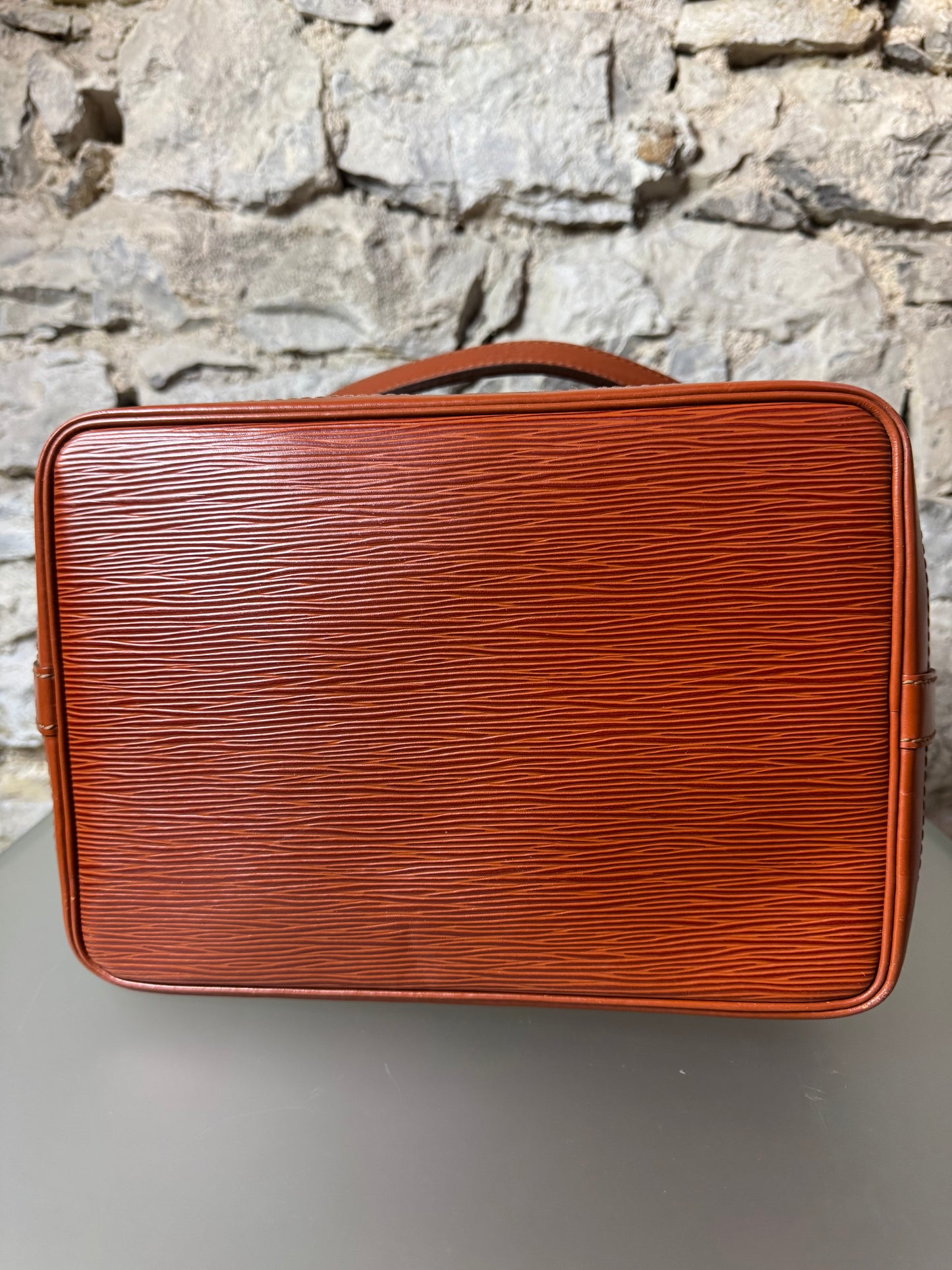 Louis Vuitton Noé Grande Epi Leder Braun – Vintage