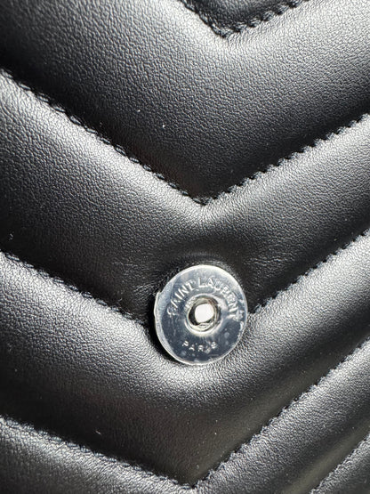 Yves Saint Laurent Loulou Medium – Schwarz mit schwarzer Hardware