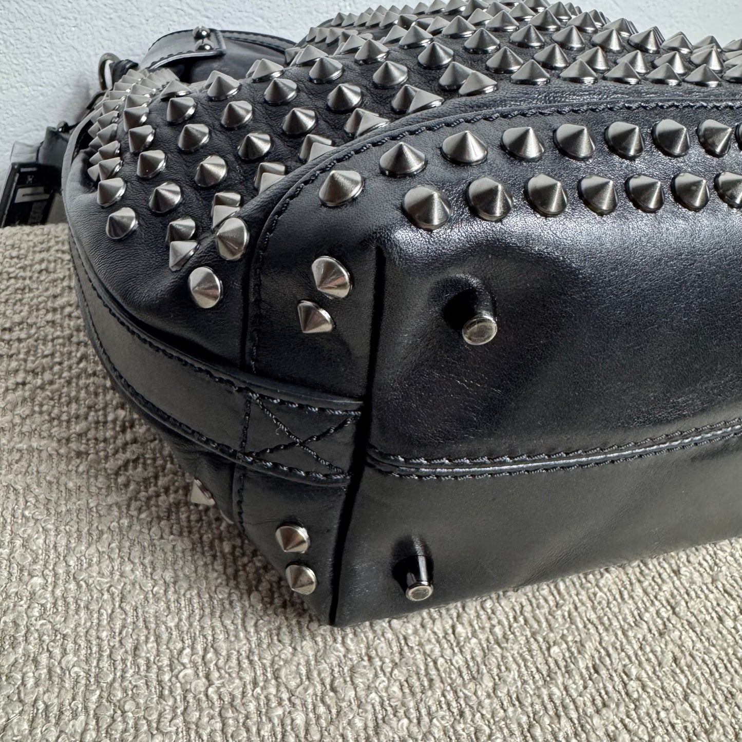 Burberry Studded Susanna Bucket Bag Leder - Schwarz