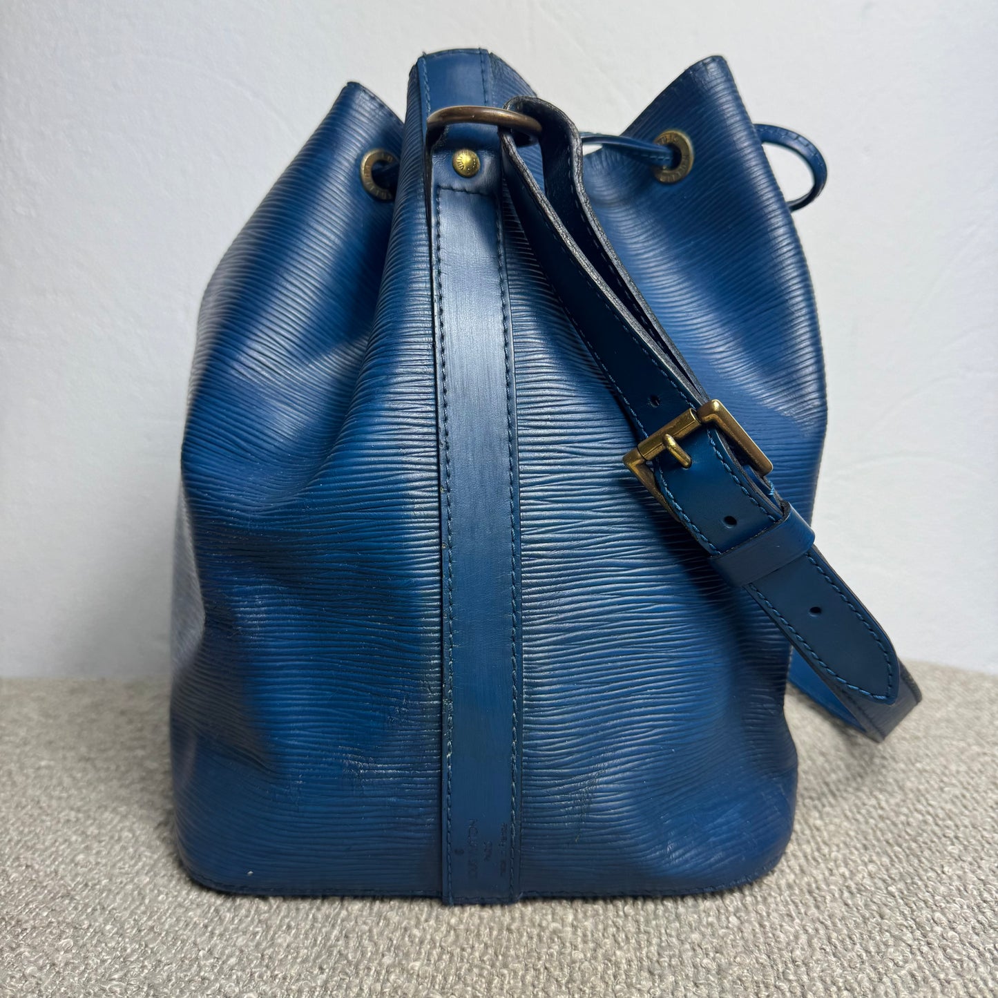 Louis Vuitton Sac Noé Petit – Cuir Épi Bleu