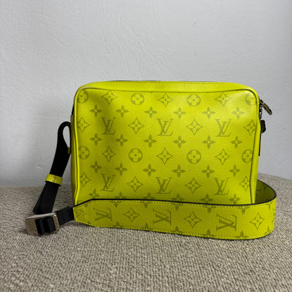Louis Vuitton Outdoor Messenger Bag – Taïgarama Neon Gelb
