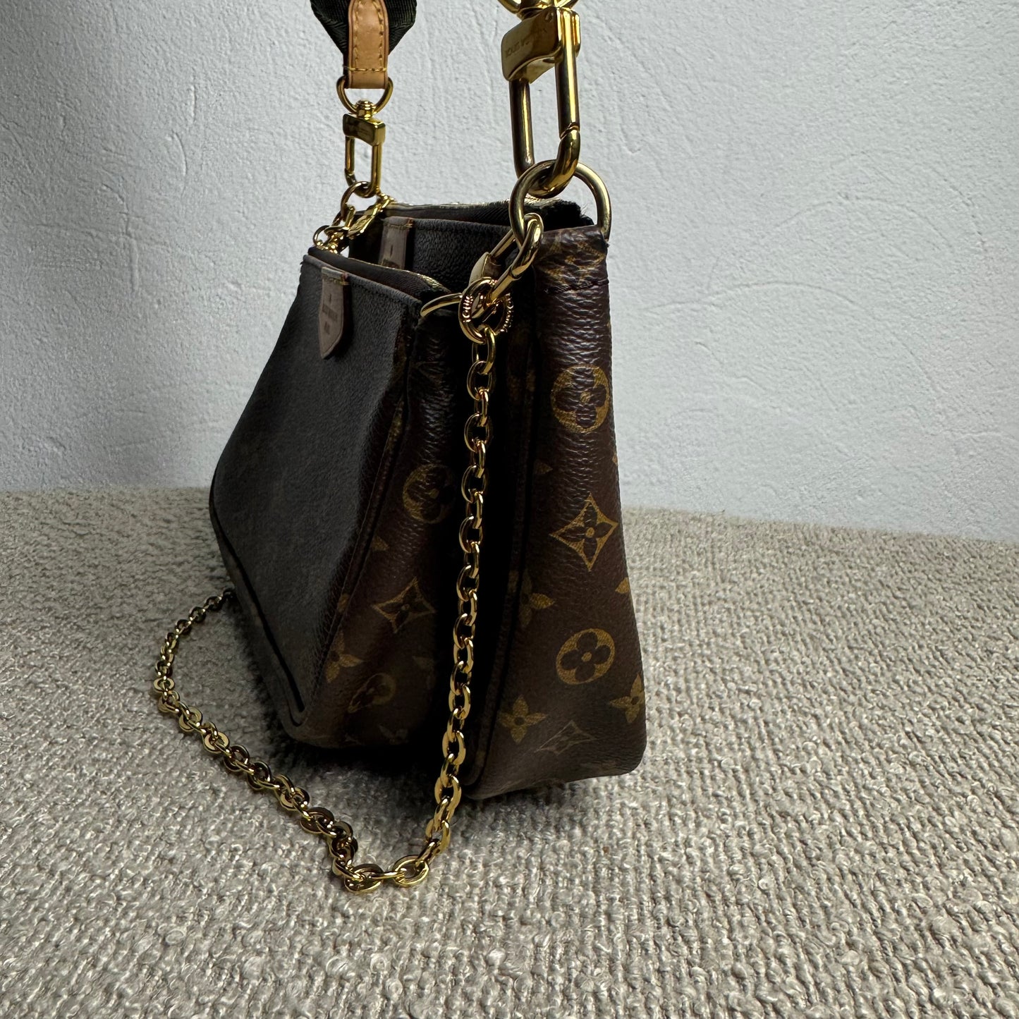 Louis Vuitton Multi Pochette Accessoires Monogram – Grüner Trageriemen
