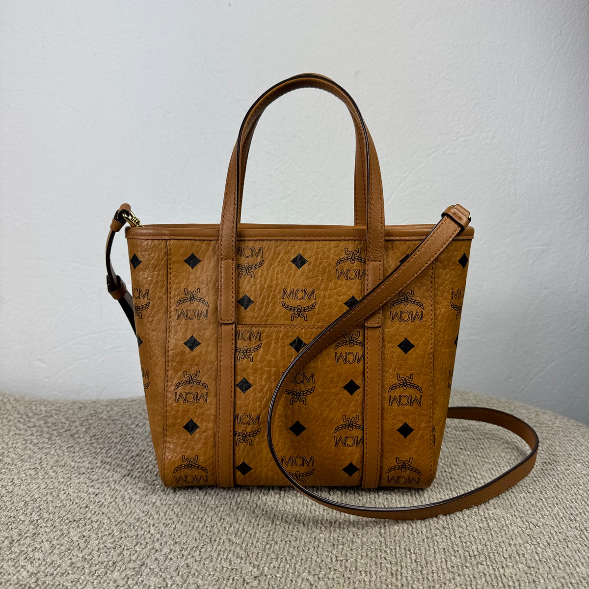 MCM Toni Shopper mit Reißverschluss – Visetos Cognac