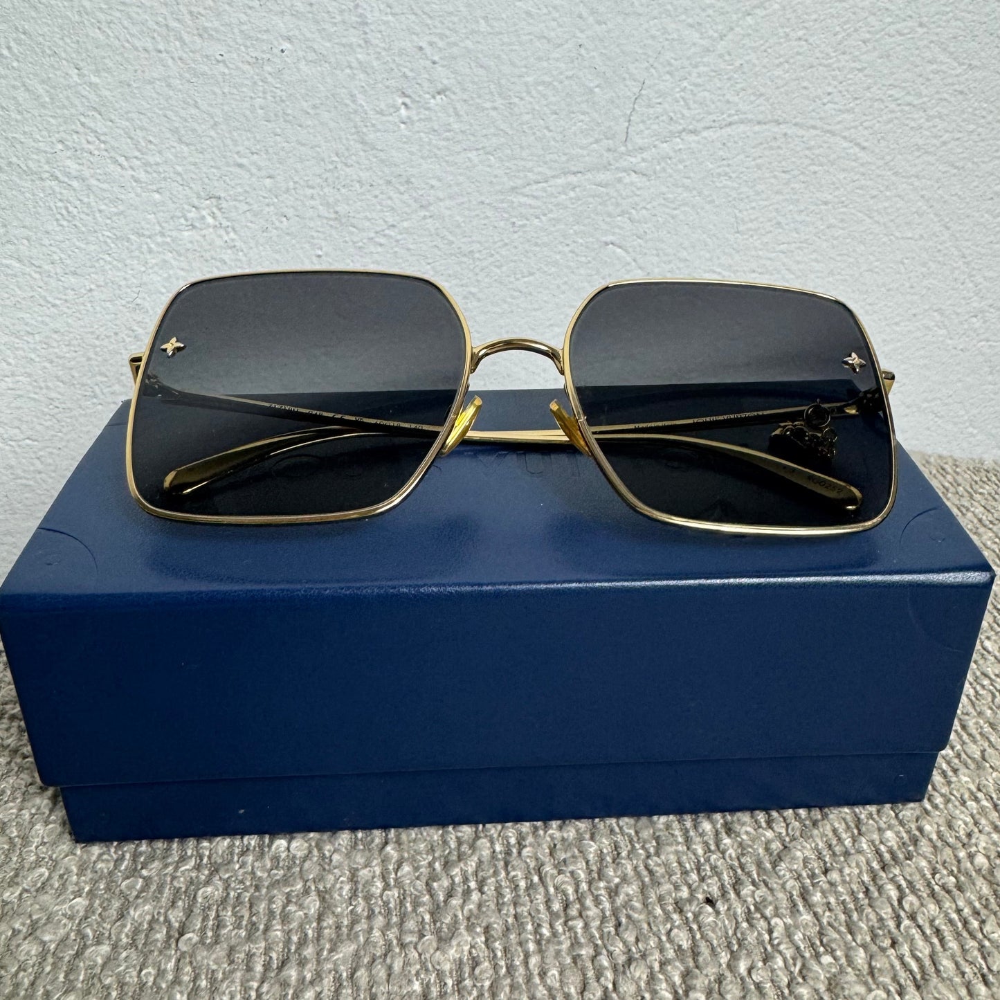 Louis Vuitton Charm Square Lunettes de soleil Z1118U