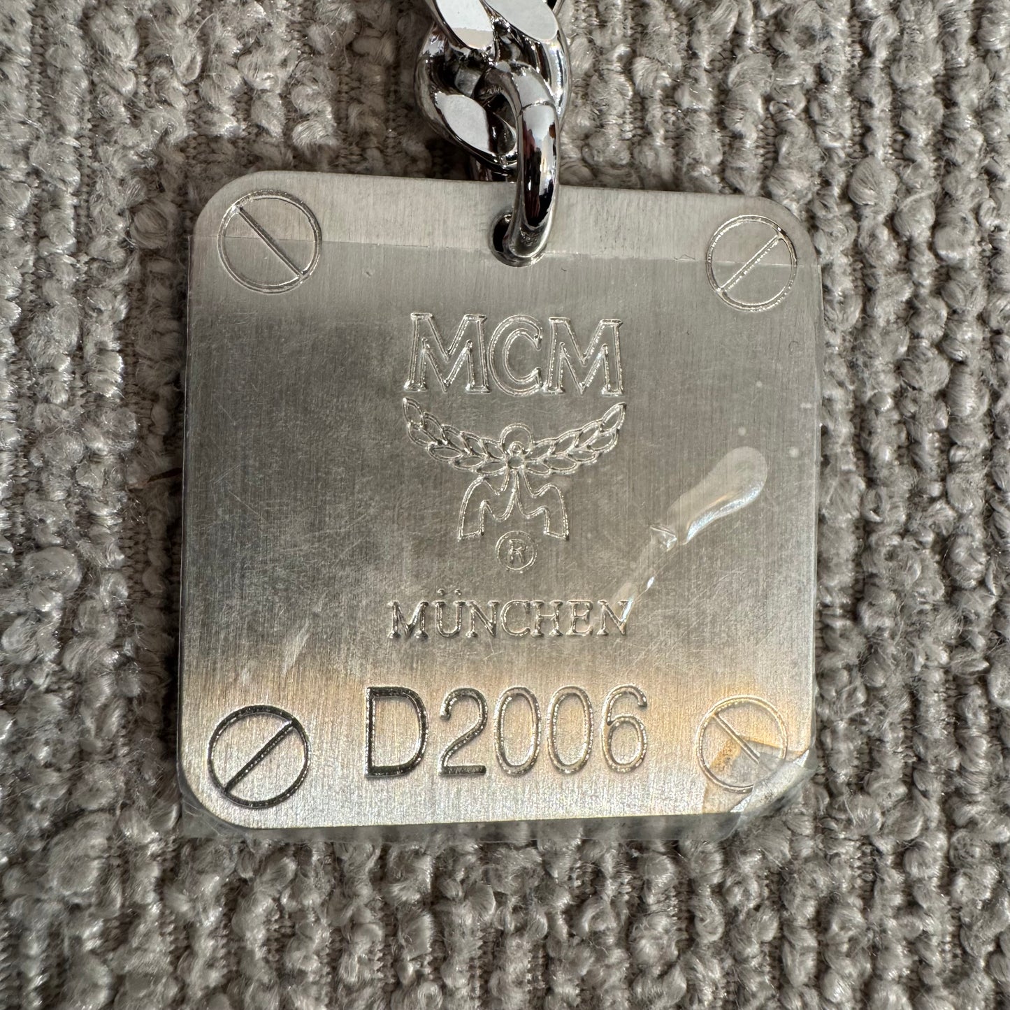 MCM Schlüsselanhänger Silberfarben – Special Edition Berlin