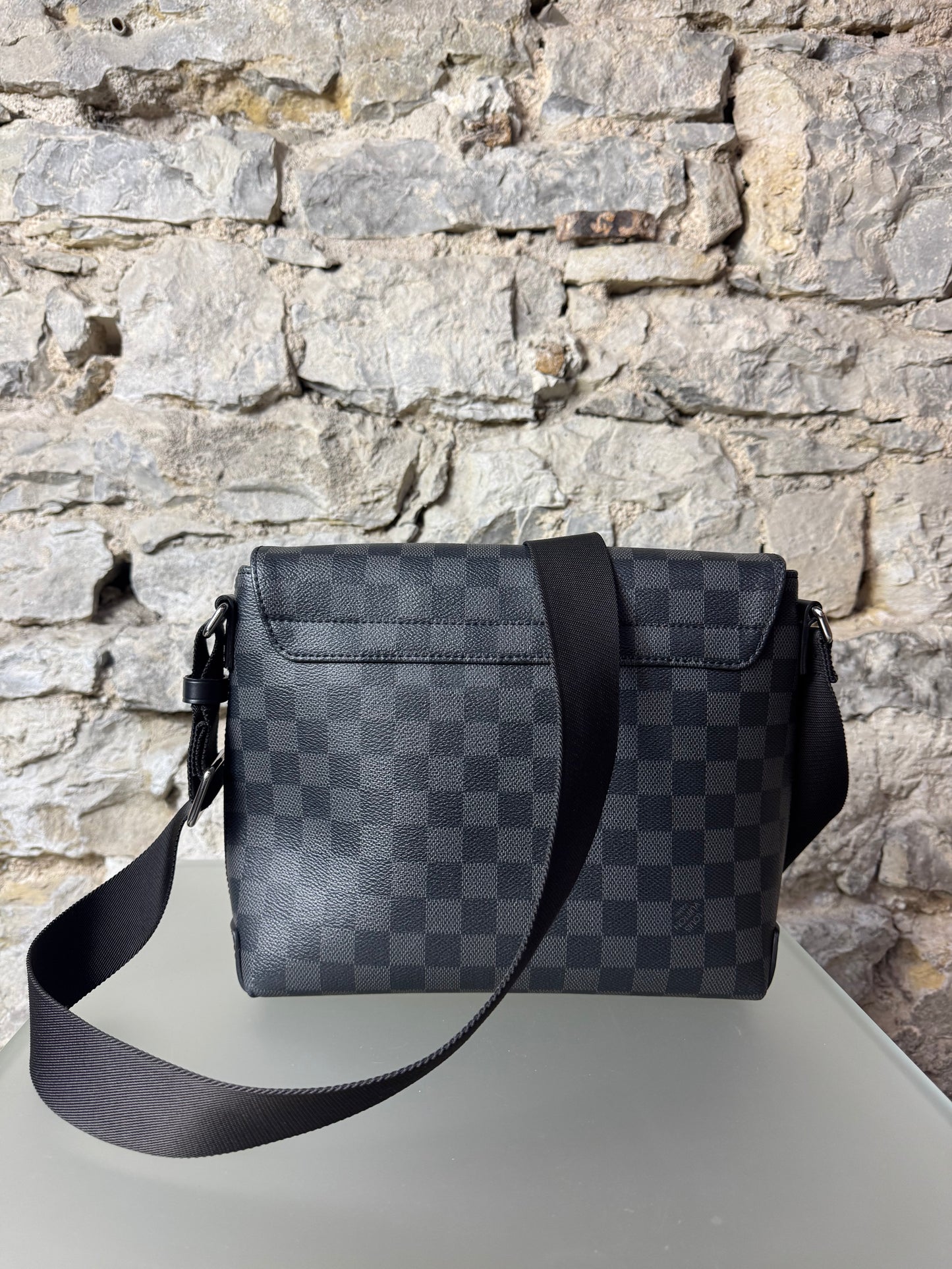 Louis Vuitton District PM Umhängetasche Damier Graphit